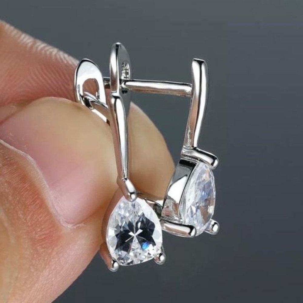NEW 925 STERLING SILVER DIAMOND EARRINGS, NICE EARRINGS, CUTE EARRINGS. - Picture 2 of 3